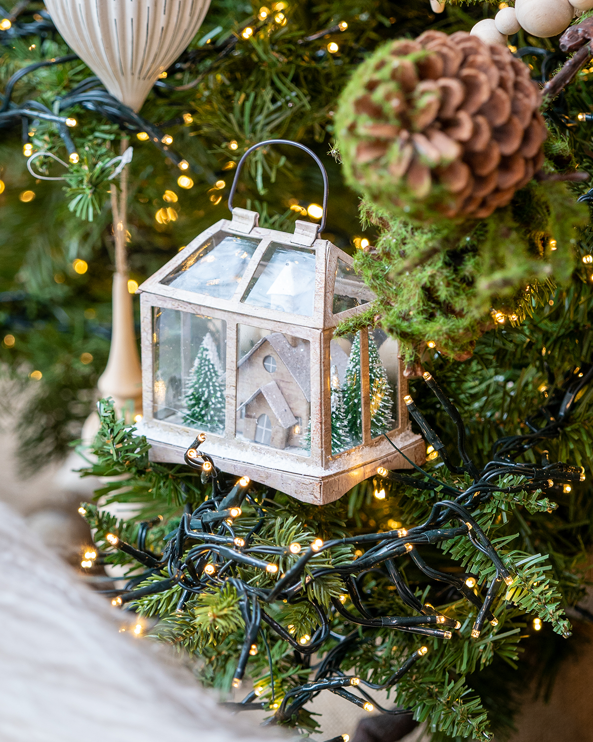 Ornamento de terrario nevado