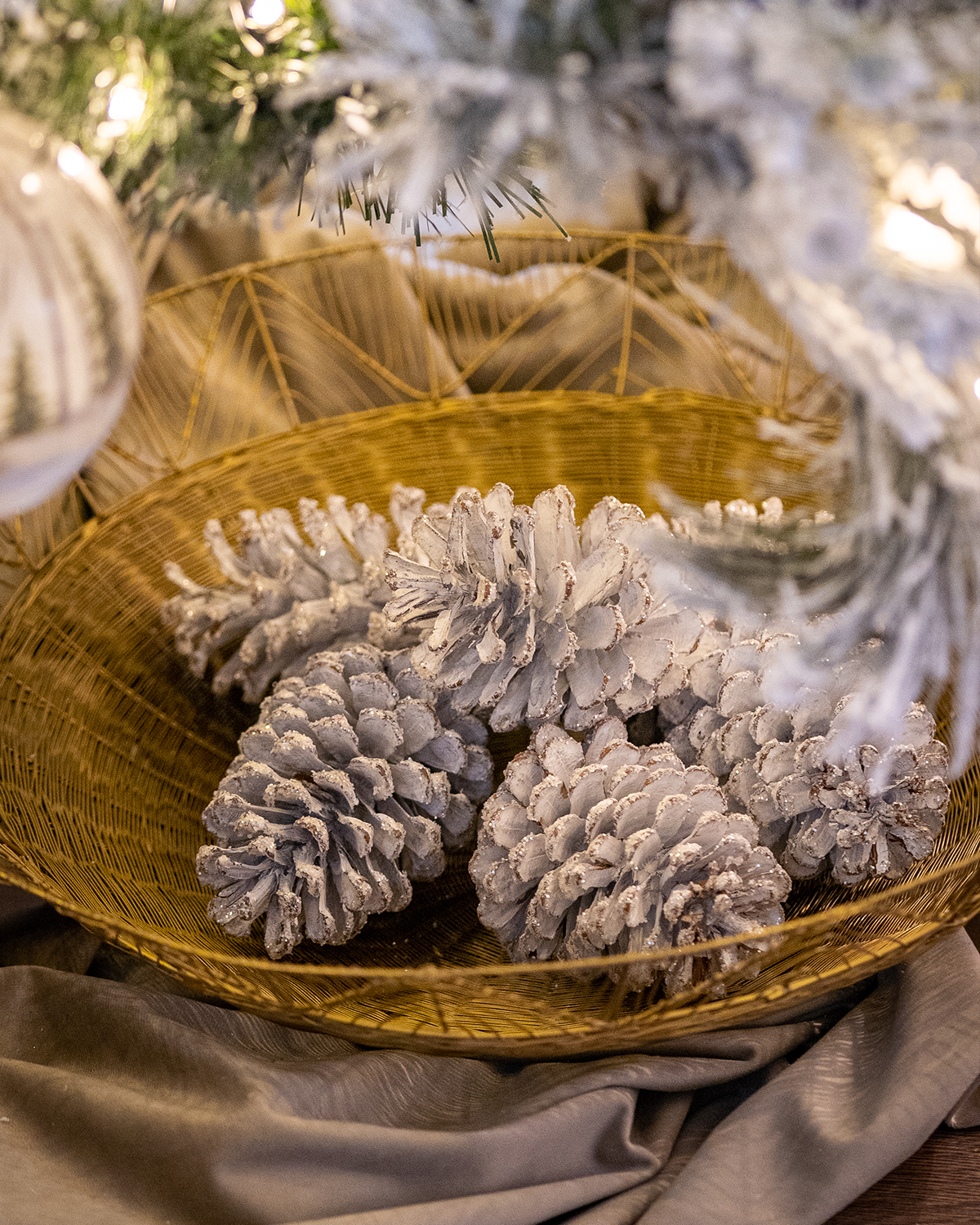 Set de 12 piñas escarchadas