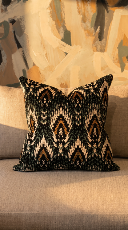 COJÍN LOLANA VELVET INDIAN GREEN